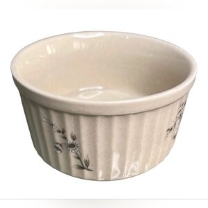 EUC Southampton Stoneware Collection White/Gray Floral Ribbed Round Ramekin Bowl